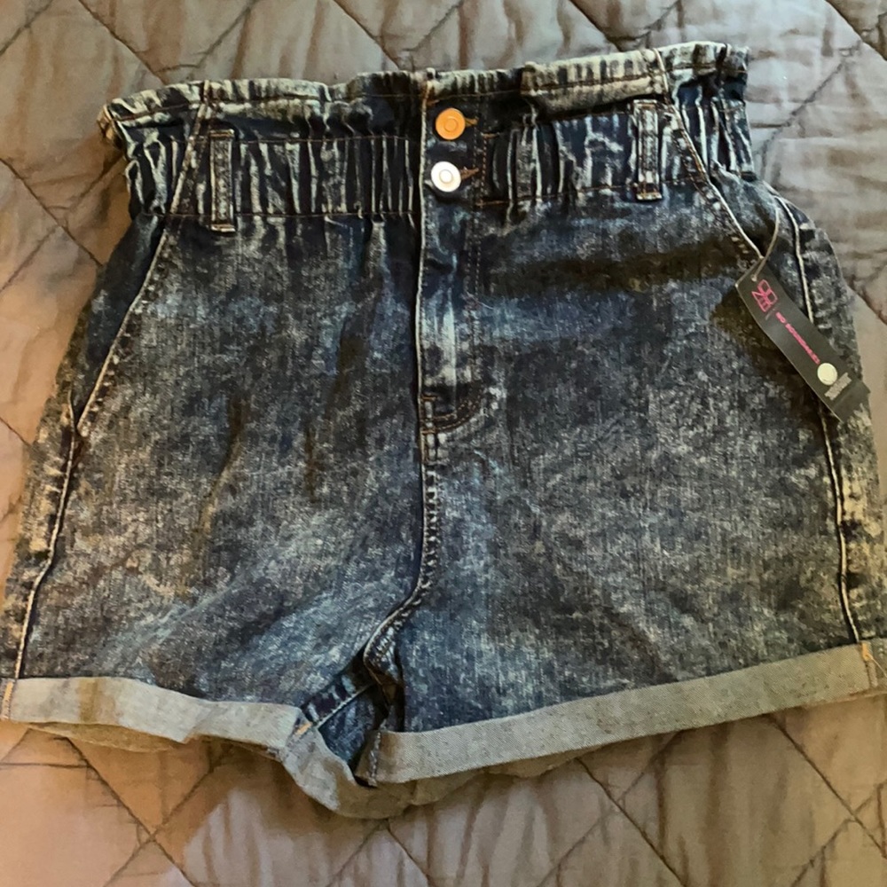 Acid wash, singed waist shorts